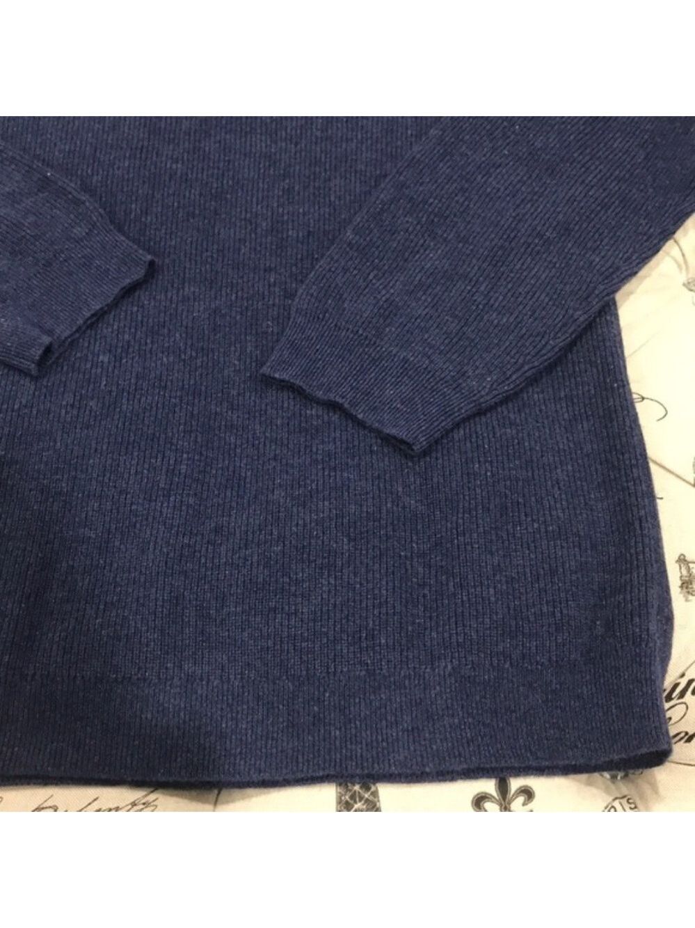Theory Raglan Sweater in Ribbed Cashmere - Picture 2 of 5